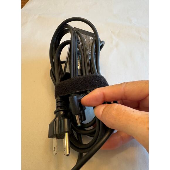 Genuine HP OEM 740015-004 Power Adapter Charger 45W Chromebook - Picture 2 of 5